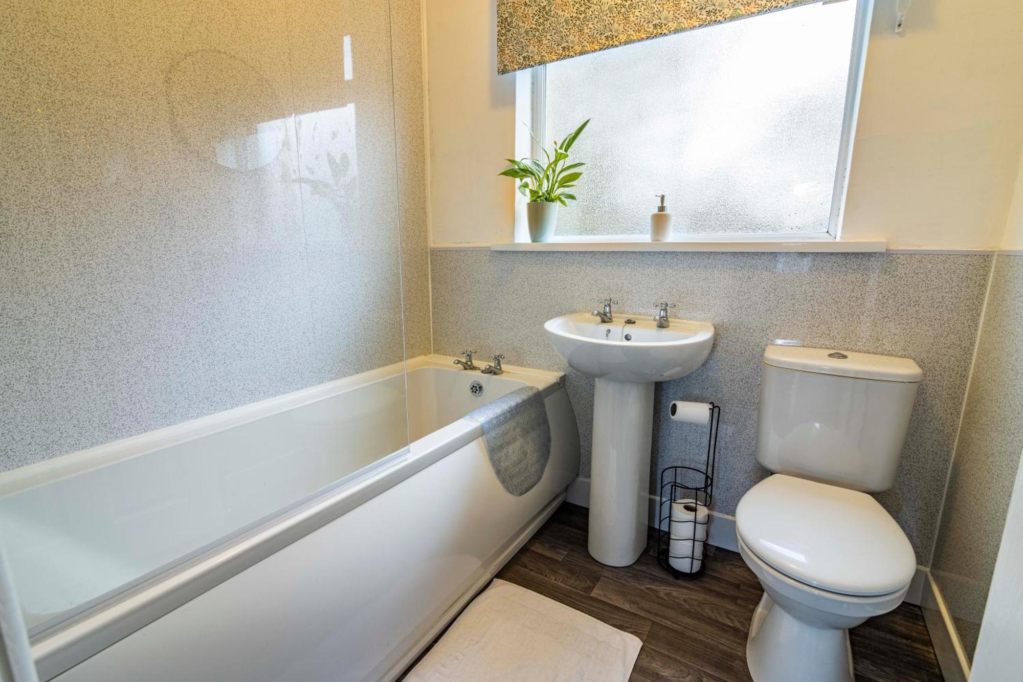 Lovely 4Bdr Home- Off Street Parking Sleeps 7 Nottingham Eksteriør bilde